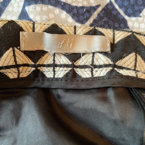 Women’s H&M Asymmetrical Mini Skirt - Picture 4 of 5